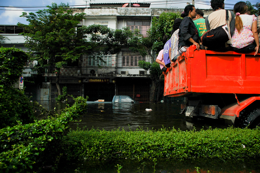  Residents leave a flooded Bangkok neighborhood by truck. 