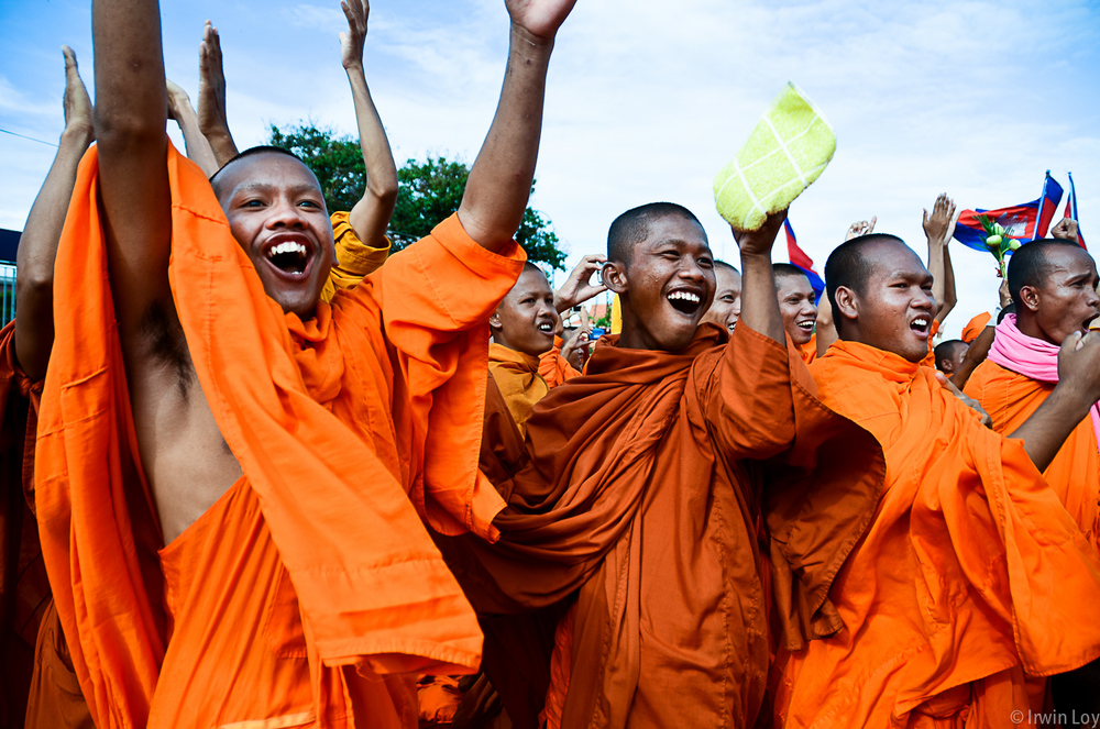  Monks celebrate when an opposition party member announces the results of negotiations with the ruling party, during an opposition-led protest September 16, 2013. 