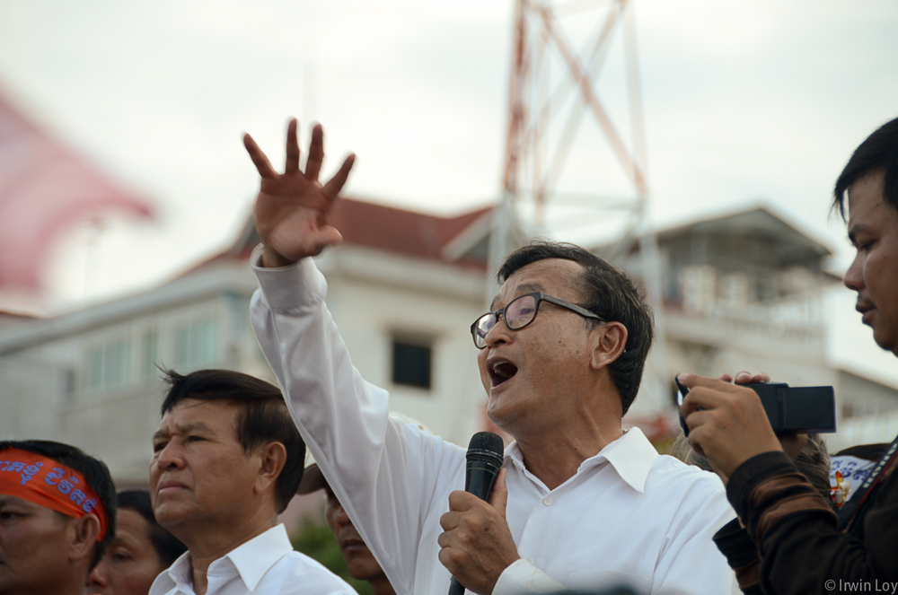  Sam Rainsy address the crowd during an opposition protest September 16, 2013. 