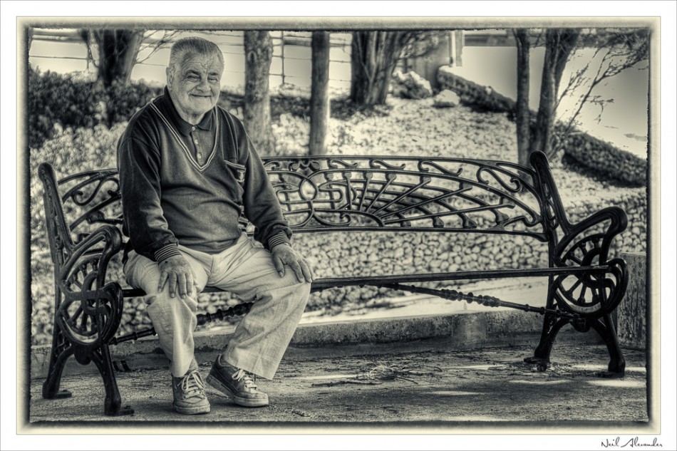 O ld man on a bench (Click to view larger)