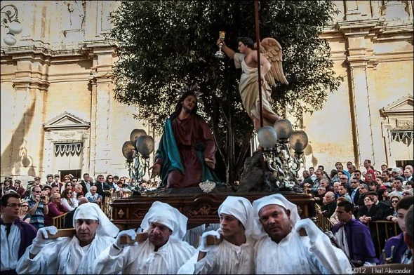 The First statue in the procession, representing the Agony Our Lord Jesus Christ in the Garden of Getsemani. The statue is carried shoulder height by eight men.