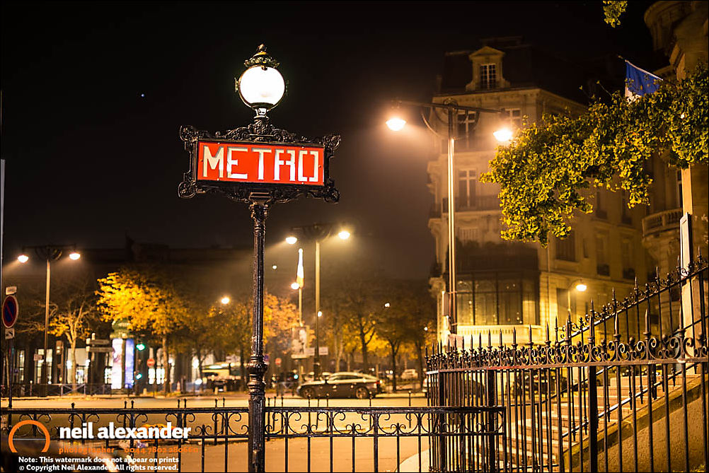 Metro sign, Paris