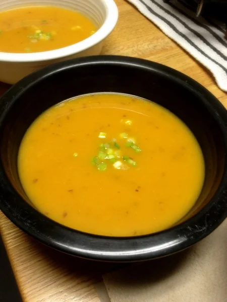 potage au potiron - fairytale pumpkin soup, garnished with green onions