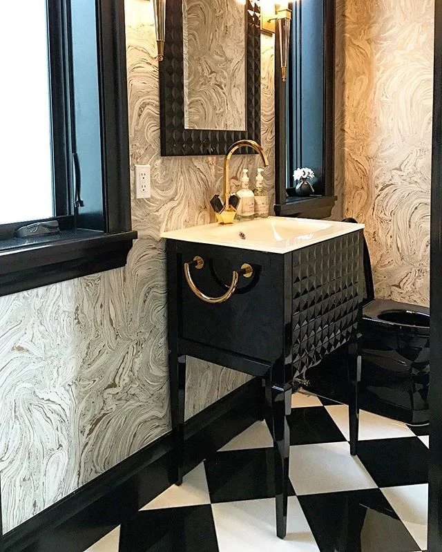 Black is Back. #powderroom #marblewalls #wallpaper #checkfloor #blackandwhite&amp;gold #custom #goldaccesories #moldings #interiordesign #lillylevydesigns @thedecorativetouchinteriors @decorplanetgallery @focalpointhardware  @lightingpalace  email ma