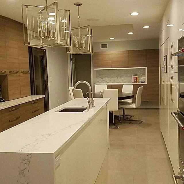Functionality meets modern. #kitchendesign #interiordesign #makeityours #lillylevydesigns #loveourclients @thekitchenguy @lightingpalace @focalpointhardware @decorplanetgallery for info email marilyn@lillylevydesigns