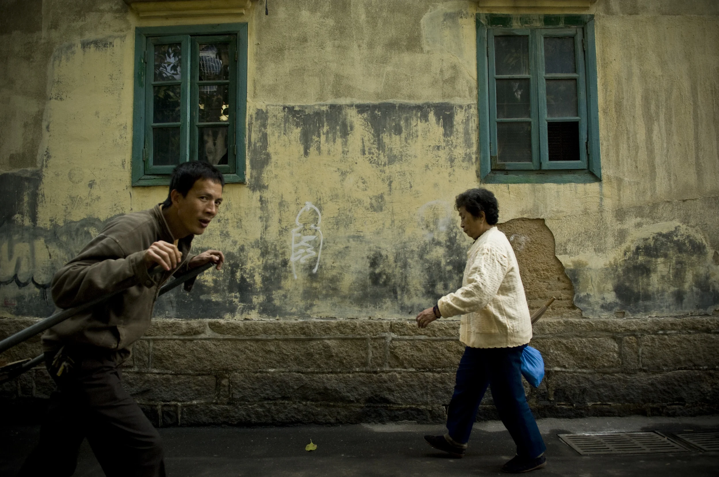  Near Xiamen, China, there is a small island called Gulangyu, famous for building pianos. There are no cars on the island, only electric golf carts and men pulling rickshaws. ​ 