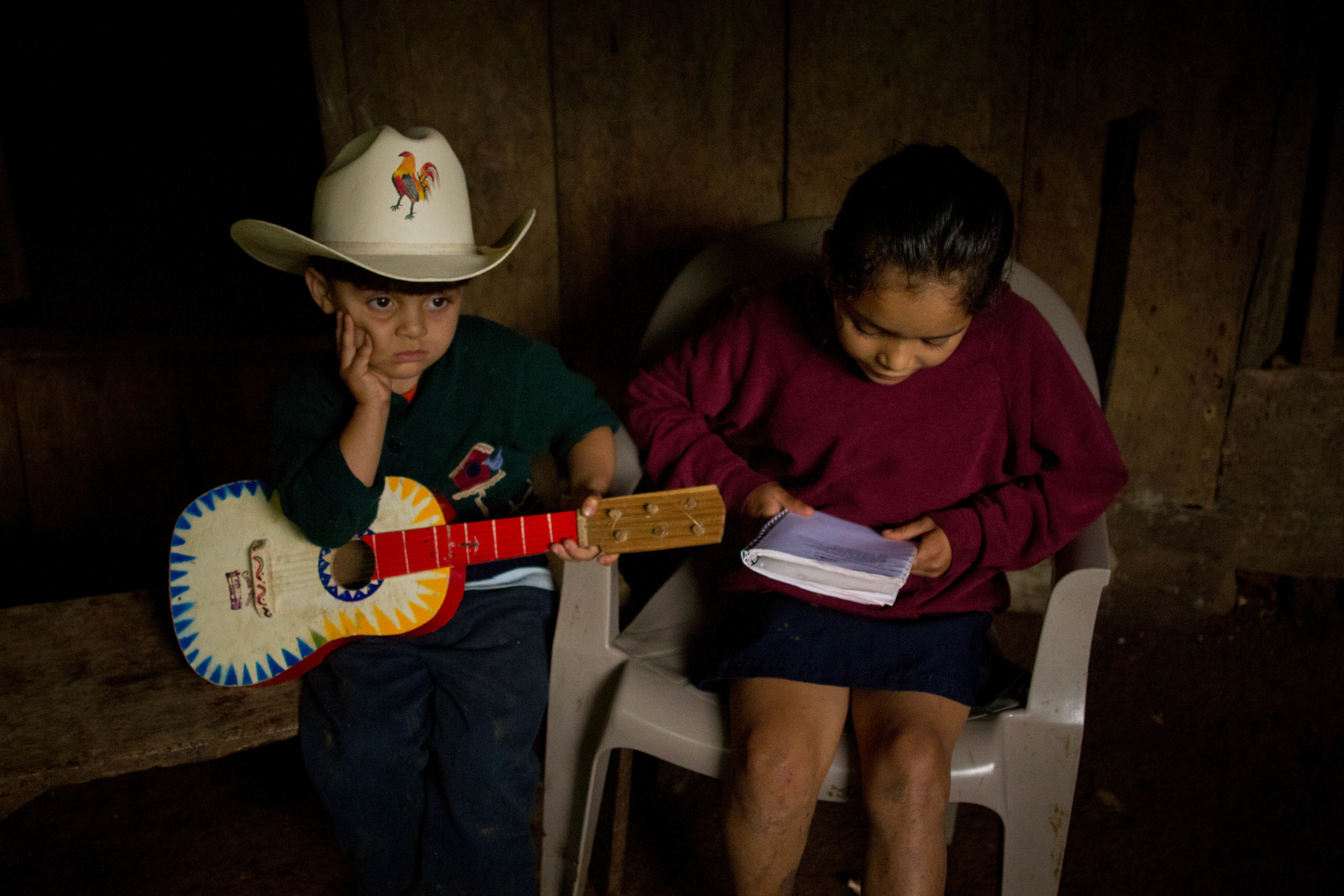  ​Elder, 3, and his cousin Angela, 8, trapped beneath the porch roof on a cold, rainy day in El Roblar, Nicaragua.&nbsp; 