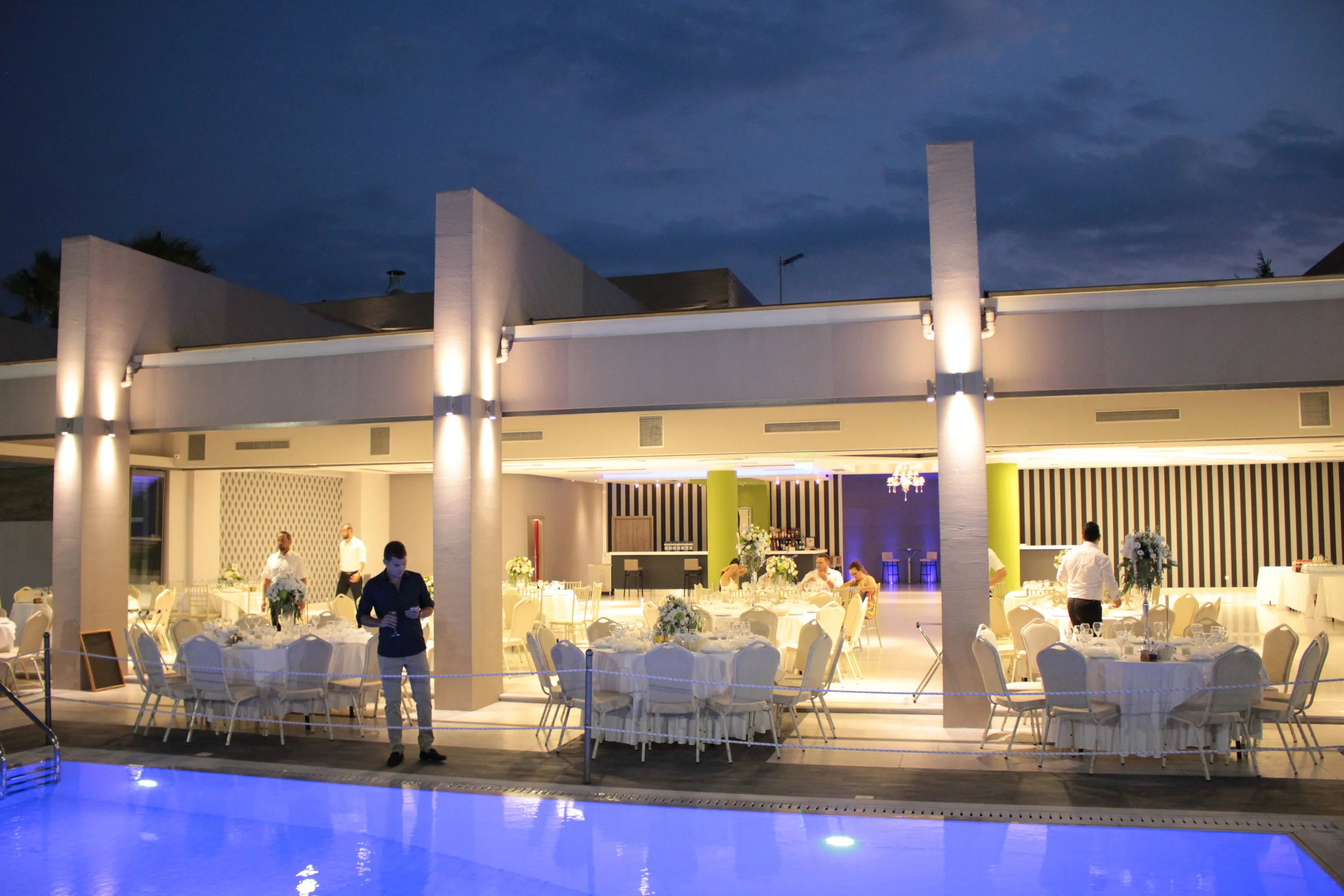 ΞΗΜΕΡΩΜΑ ΜΕ 90'S ΠΑΡΤΥ ΣΕ ΓΑΜΟ ΣΤΟ ΑΓΡΙΝΙΟ