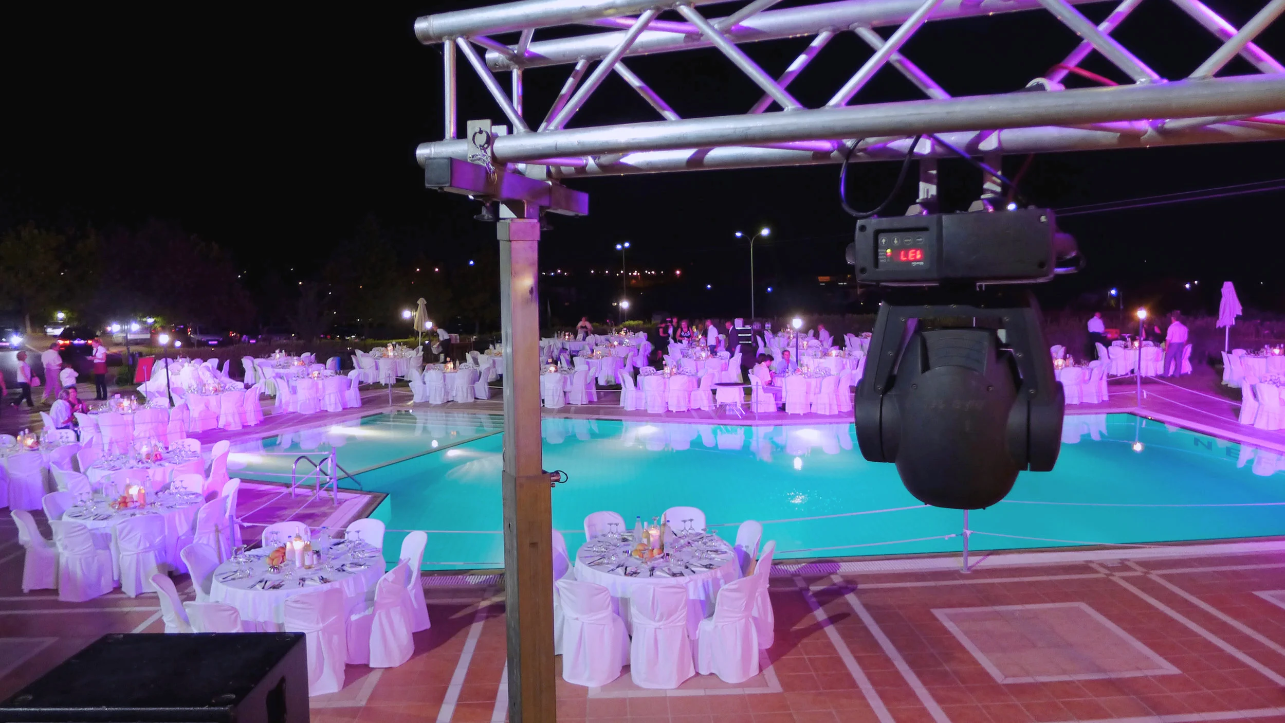 ΕΝΤΥΠΩΣΙΑΚΟΣ ΓΑΜΟΣ ΣΤΗΝ ΑΛΕΞΑΝΔΡΟΥΠΟΛΗ