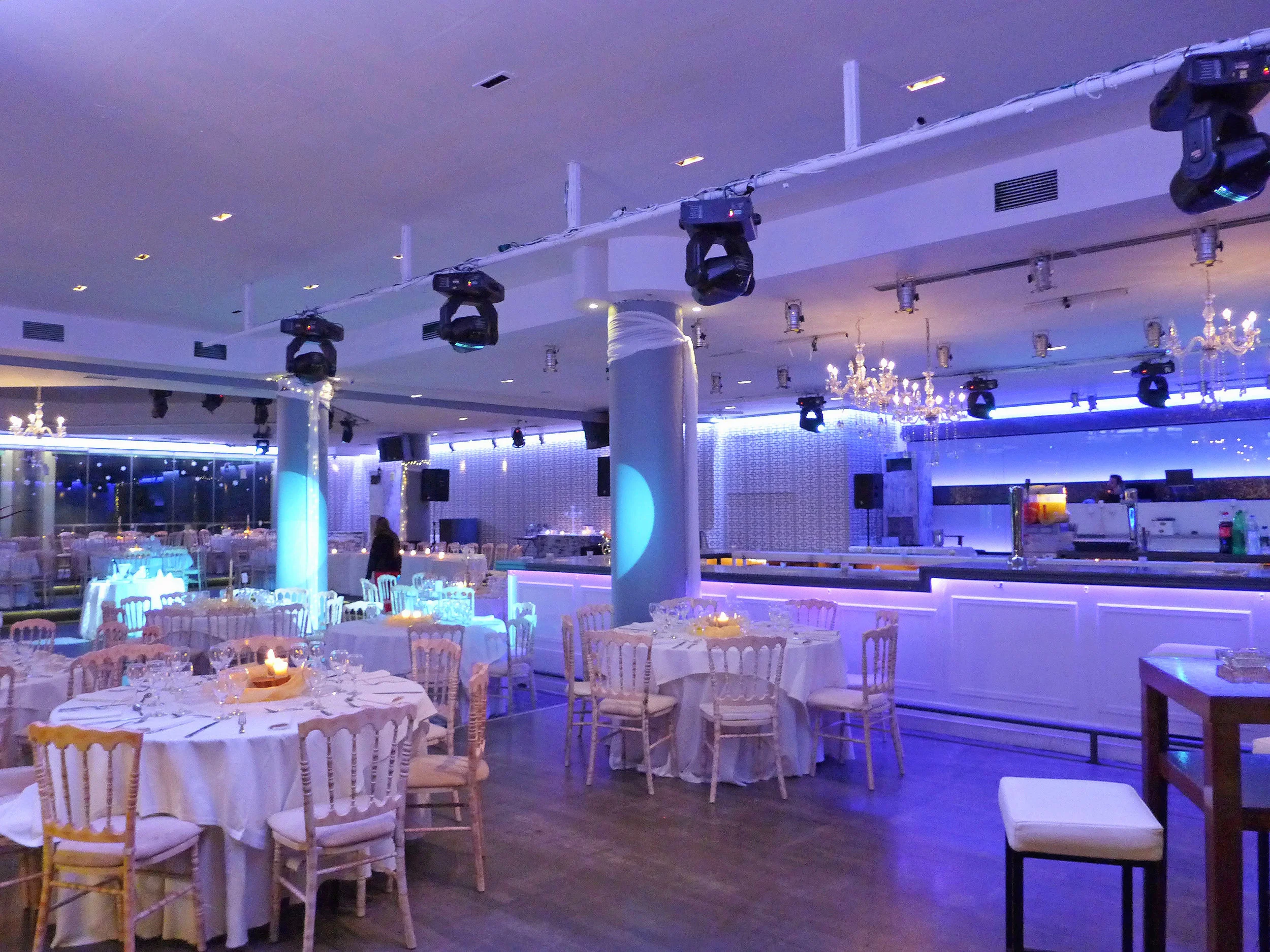 ΝΕΑΝΙΚΟ ΓΑΜΗΛΙΟ ΠΑΡΤΥ ΣΤΟ ΟΛΑ ΕΛΛΗΝΙΚΑ