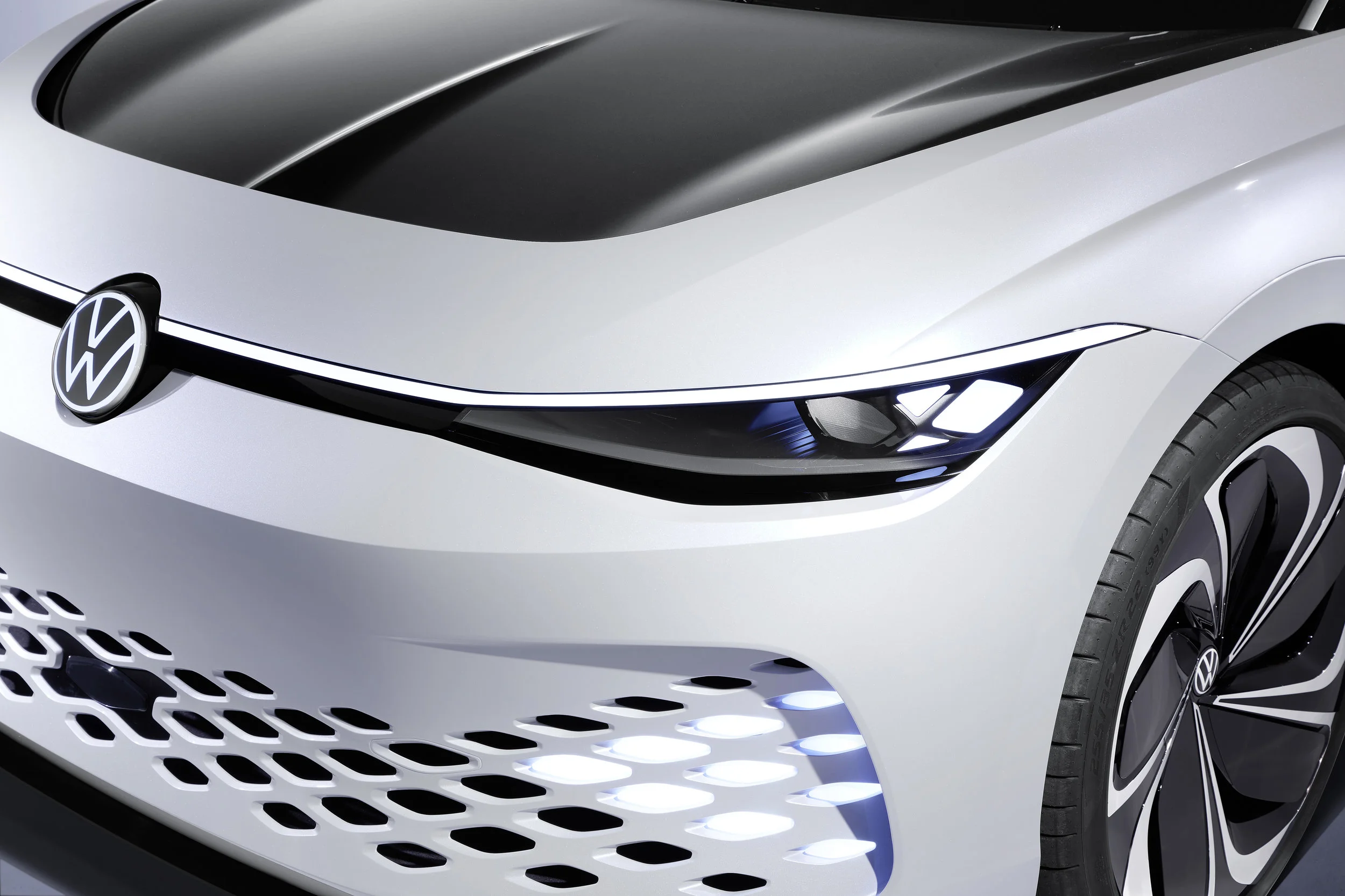 LA 2019 - Volkswagen I.D. Space Vizzion Concept