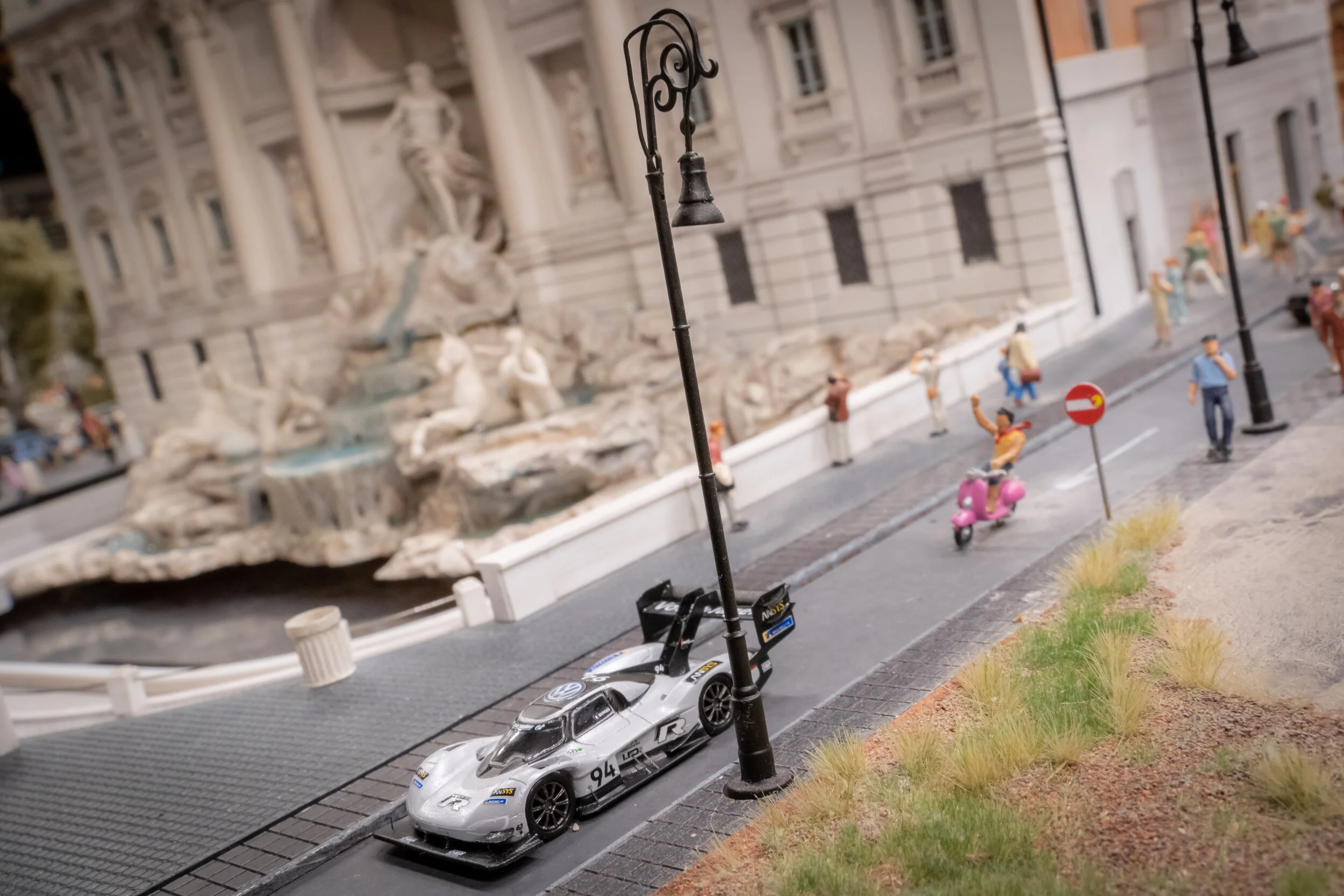 12848-Volkswagenselectricrecordbreakertakesatriparoundtheworld.jpg