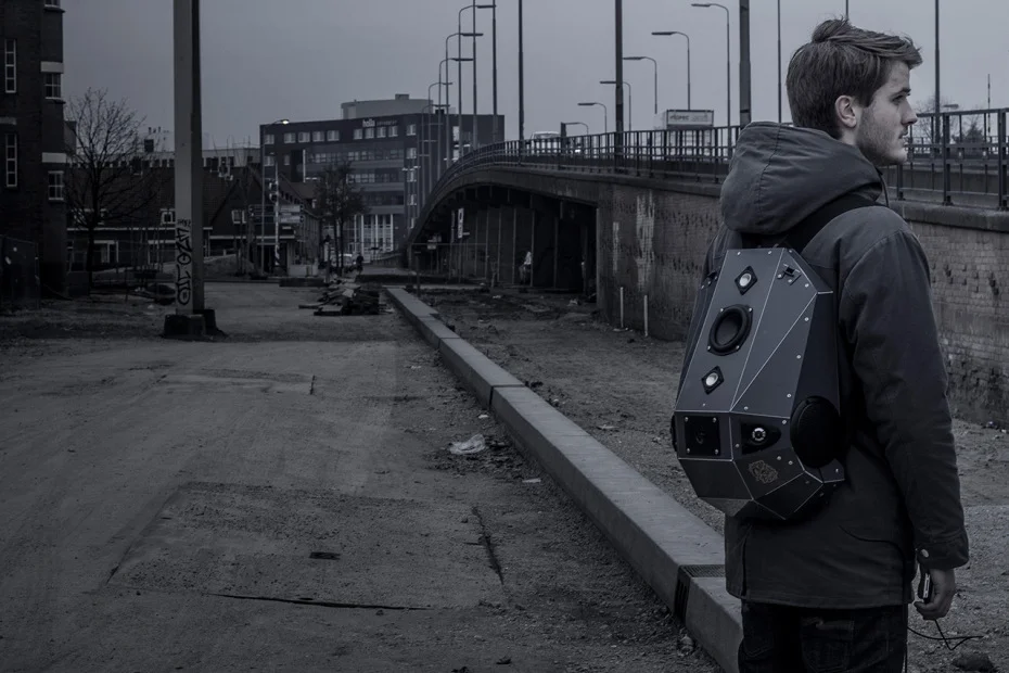 case-base-solid-gray-speaker-backpack-1.jpg