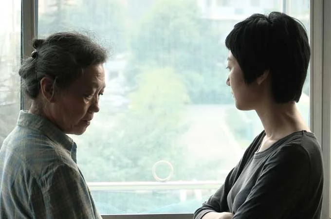 Ji-Yi-Wang-Zhe-Wo---Stills-03---Daughter-Fang-and-Mother_RR_680x450.jpg