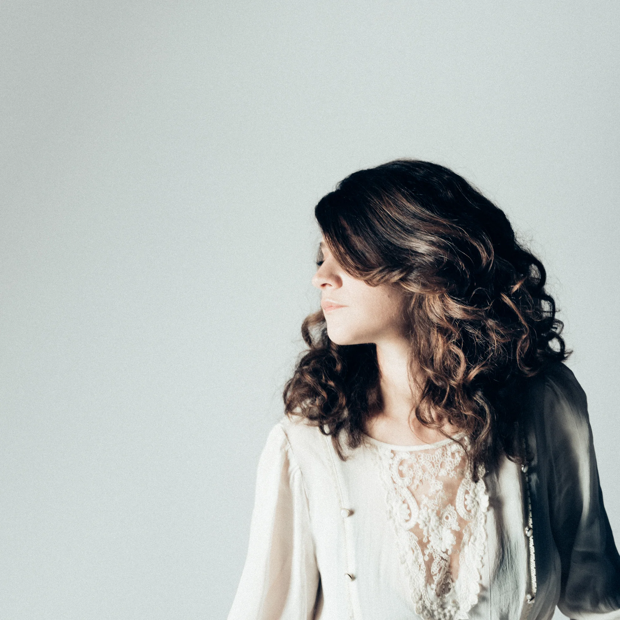 Kari Spieler (lead vocals, guitar)
