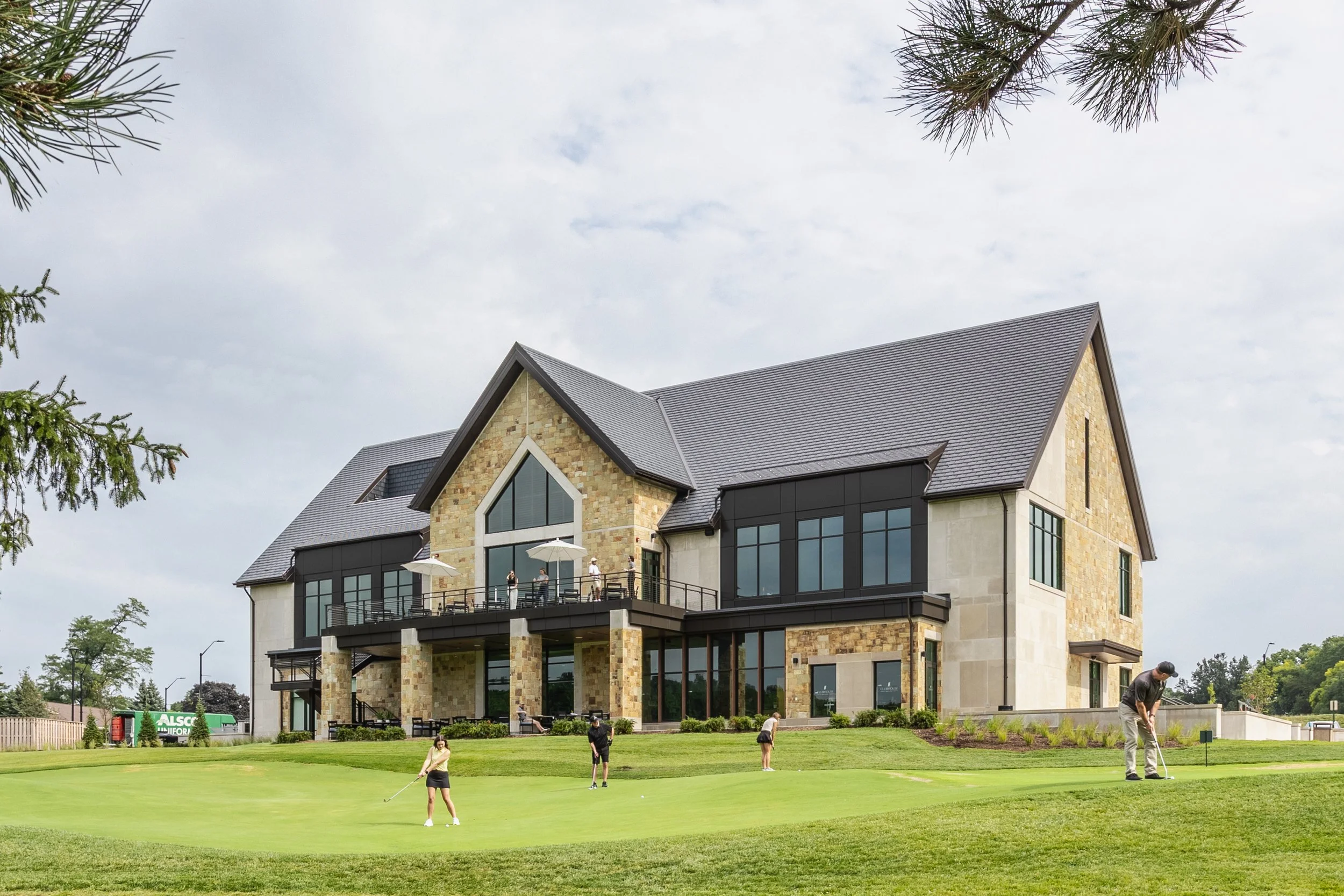 37-(Pete Dye Clubhouse).jpg