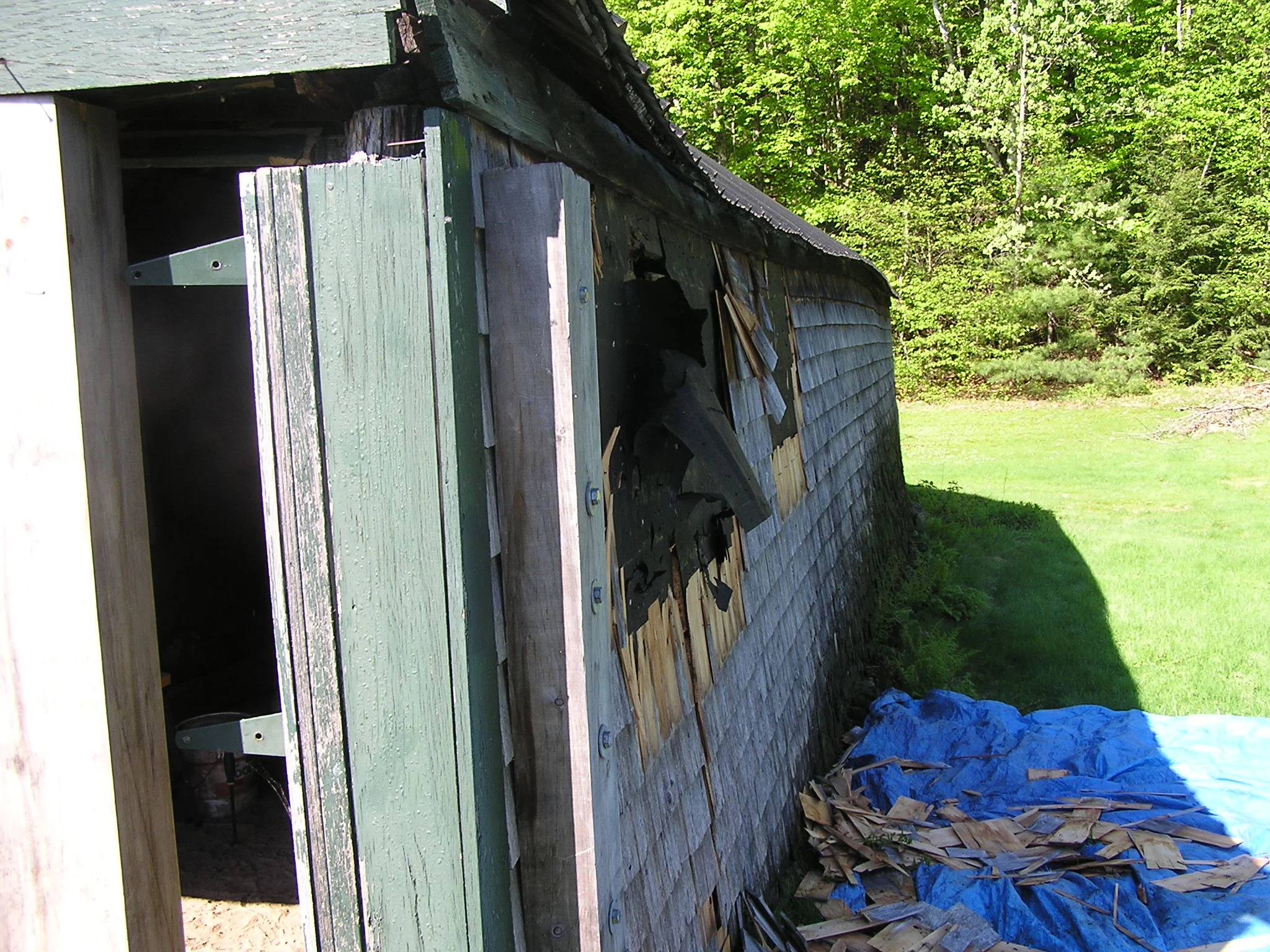 The entire wall must be replaced because of rotting and moisture damage