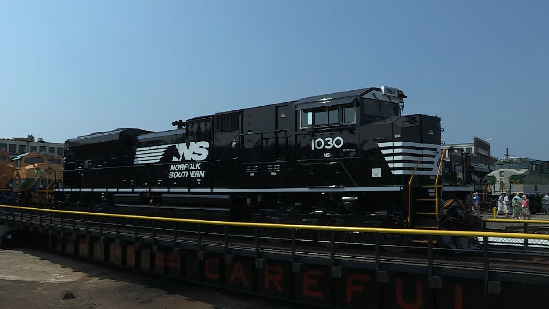 00 - NS 1030 Turntable.jpg