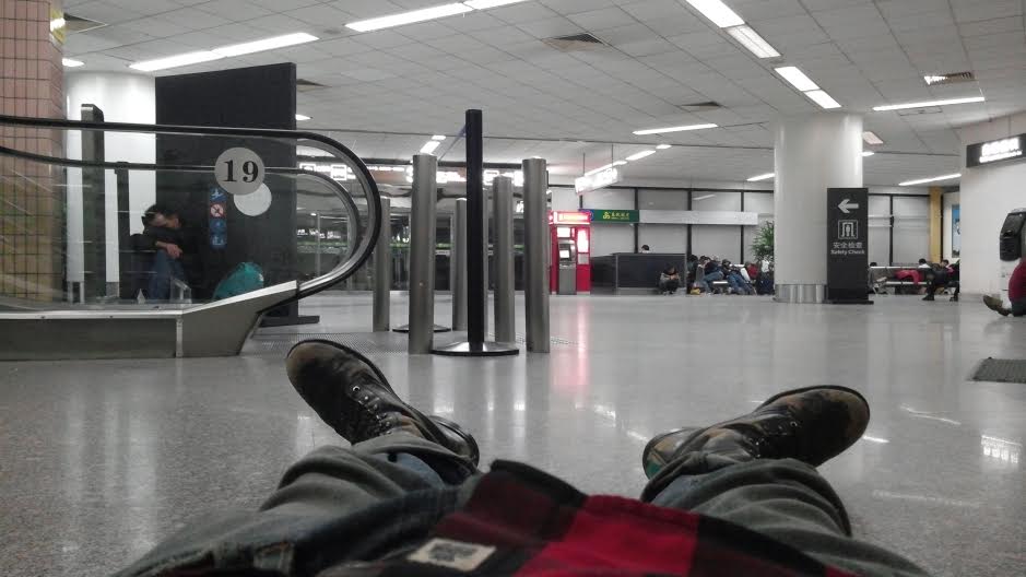 (actual footage of Henry Demos having a sleepover with half of Shanghai in the airport)