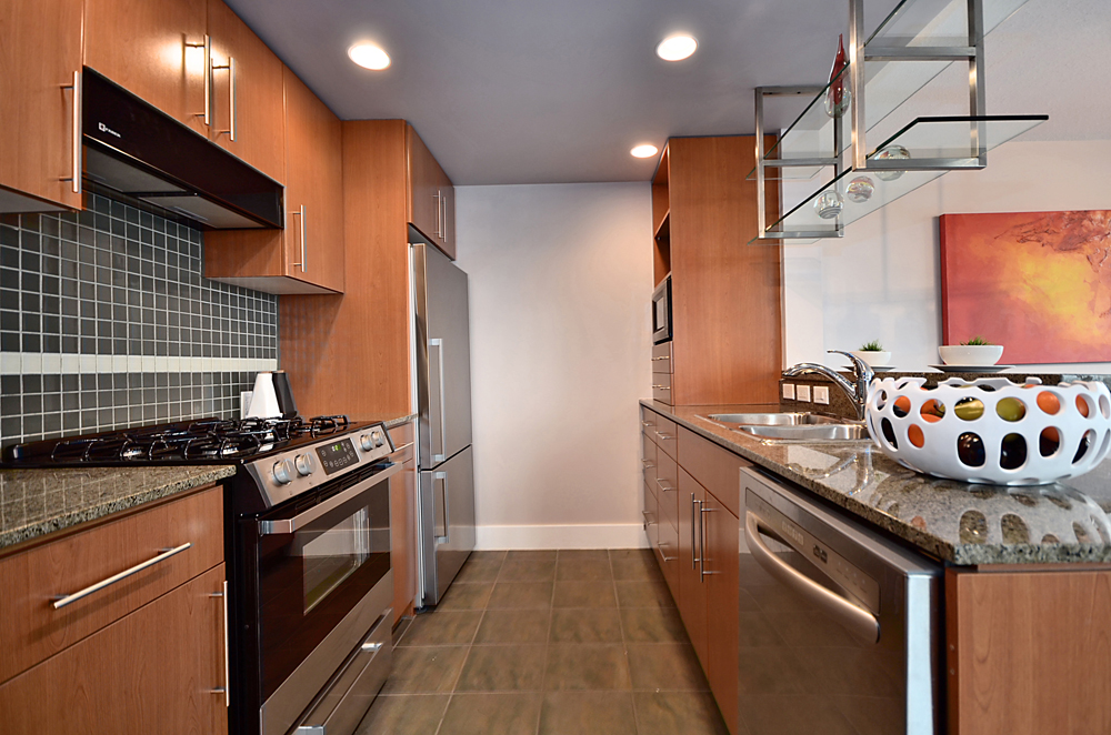 6 Kitchen .jpg