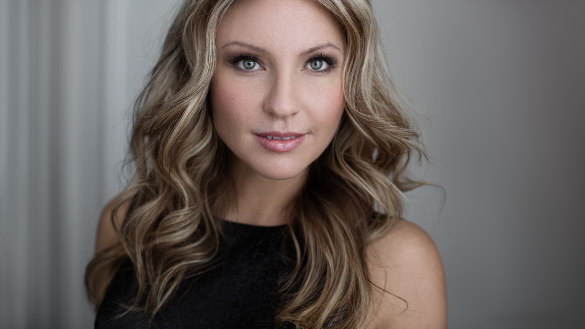 Rachel-Maser-in-Paris-by-Emily-London-Portraits.png
