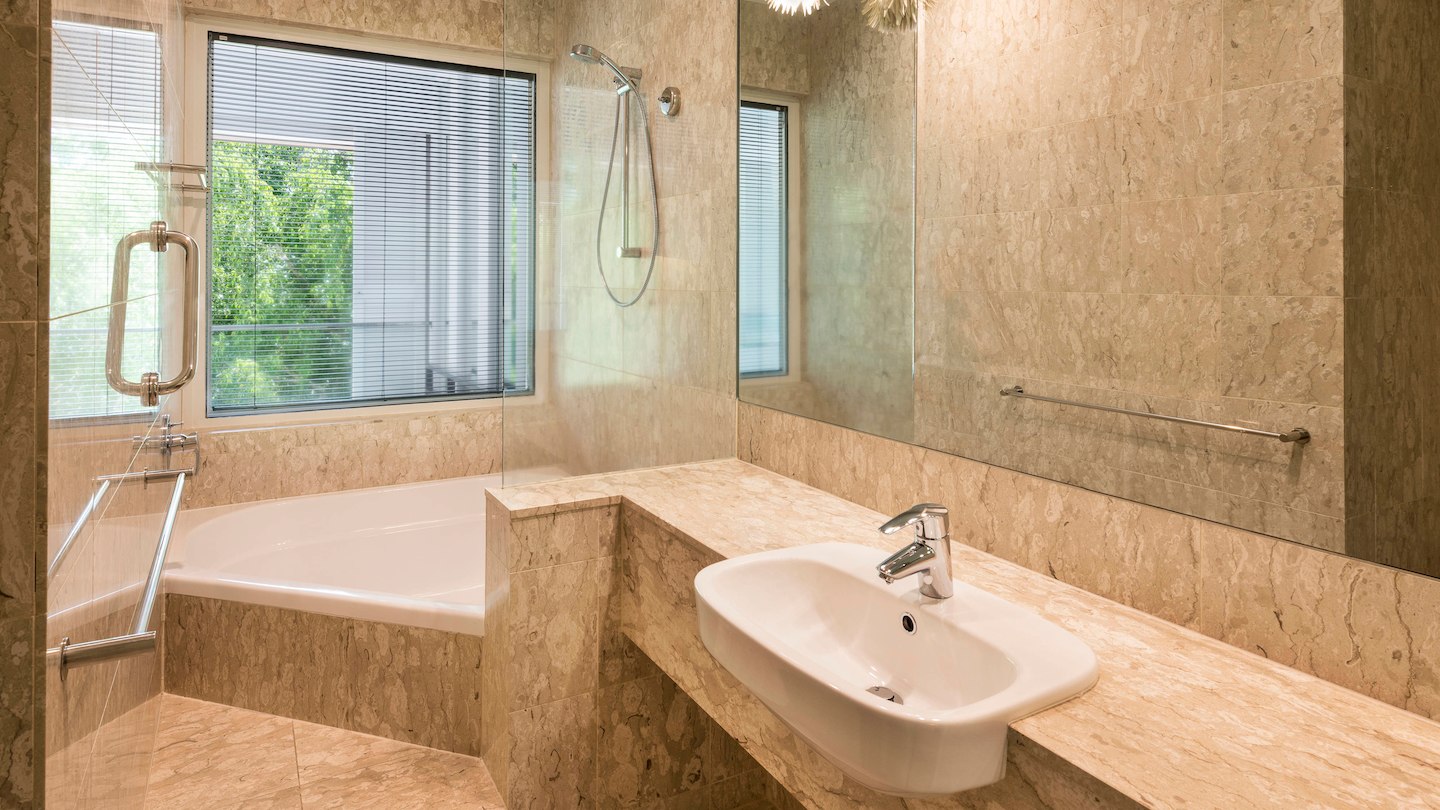 cnssi-bathroom-7649-hor-wide.jpg