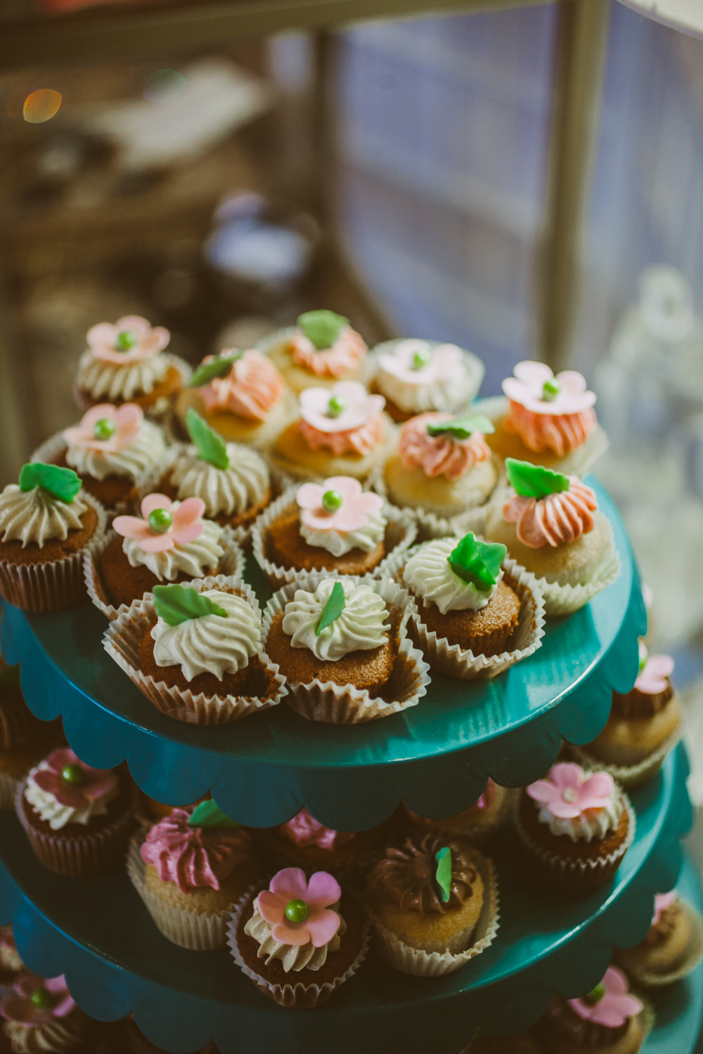 Thank you Sugar Flower Cake Shop for providing these beautiful and delicious sweet treats!