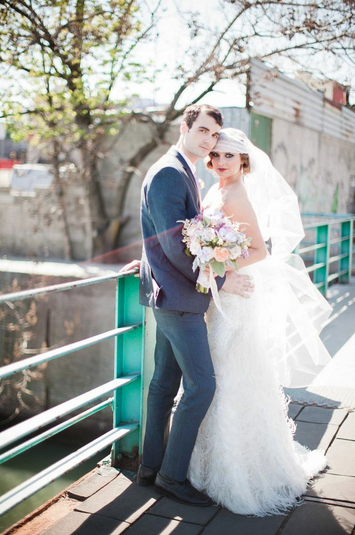 brooklyn wedding long tulle veil hushed commotion