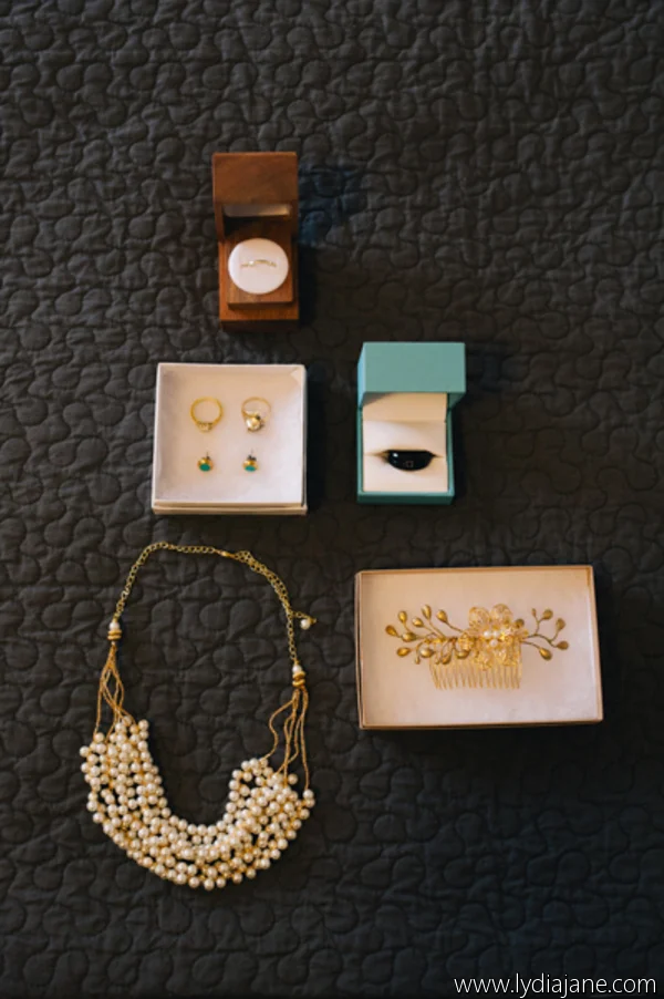 hushed commotion molly comb in gold