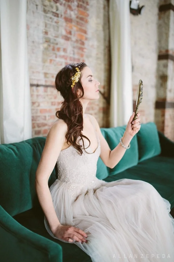 hushed commotion gold flower comb