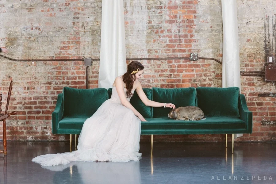 hushed commotion gold flower comb