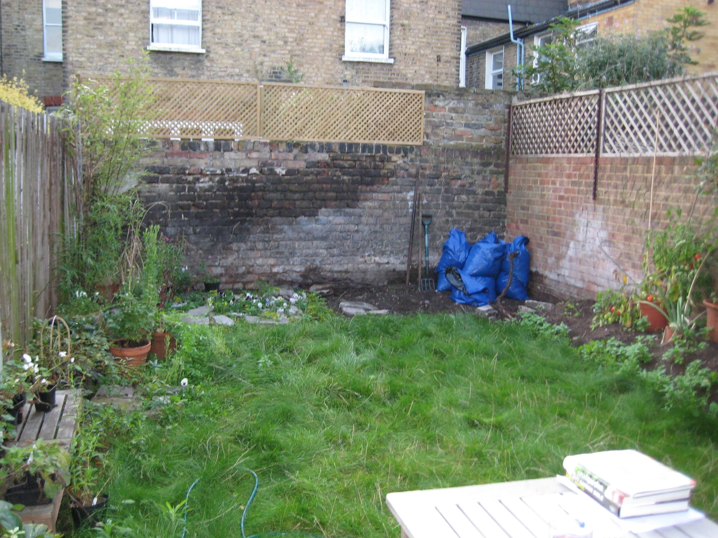  The garden in its original state. 