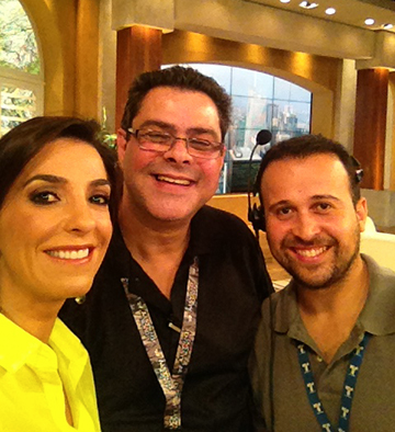 Con mis productores Angelito y Ari. Sin ellos no habría segmentos tan perfectos
