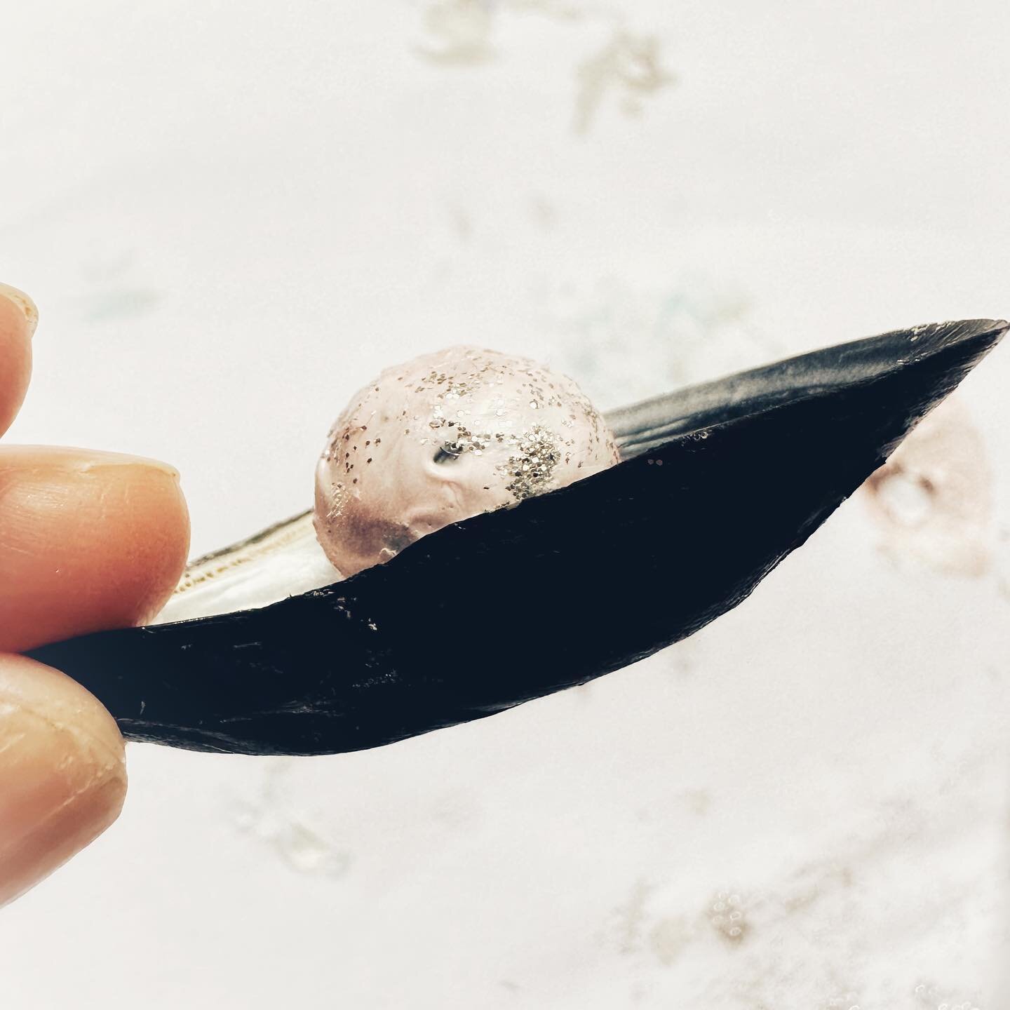 45 loops round the sun completed today. I received two beautiful and very meta gifts. The first a marble painted as a pearl from my five-year-old daughter. 🖤She also painted the black shell black, overlaying the object with its own representation. M