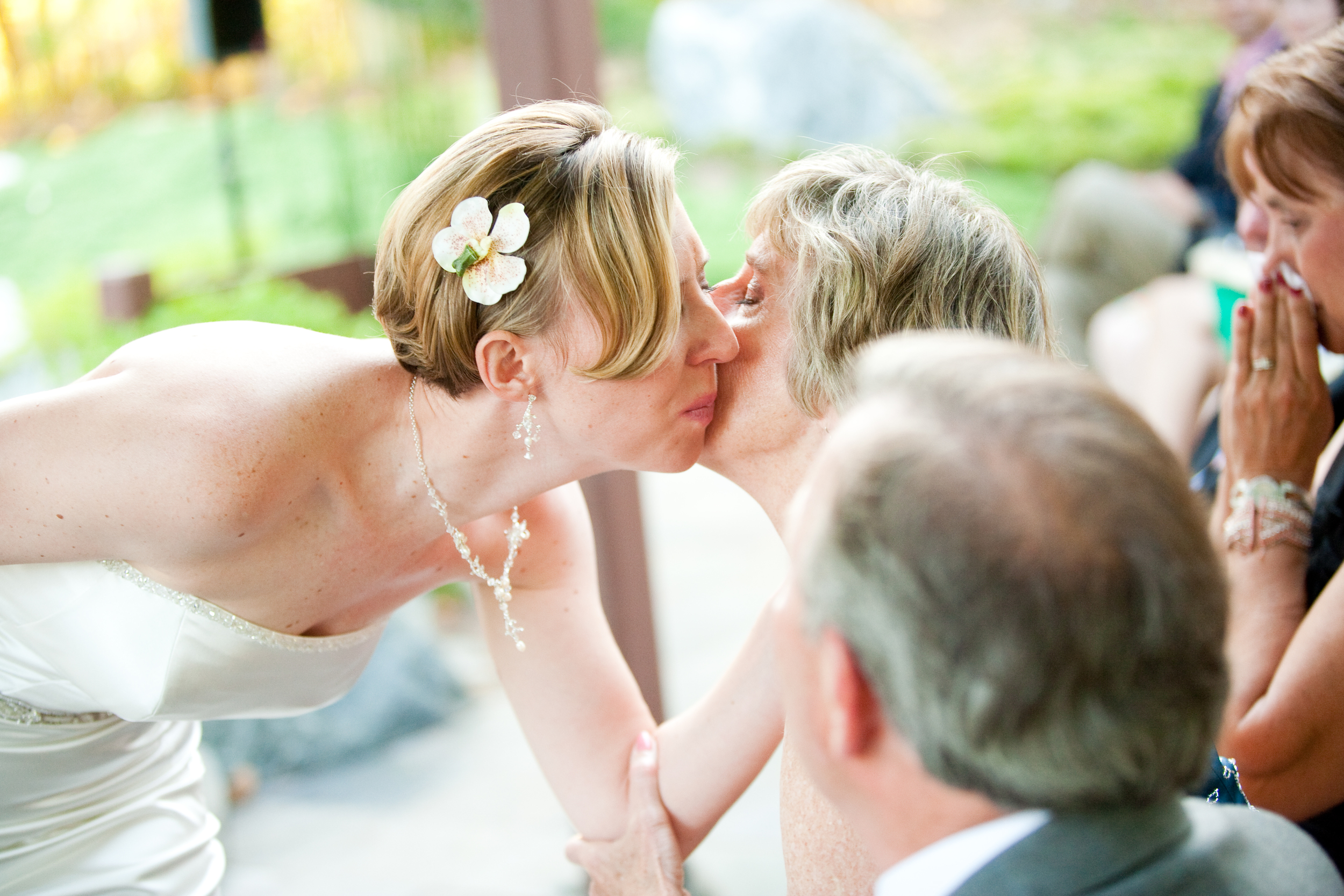 Pomeroy_1104 - Ceremony - Heather and Mary tablet reaction.jpg