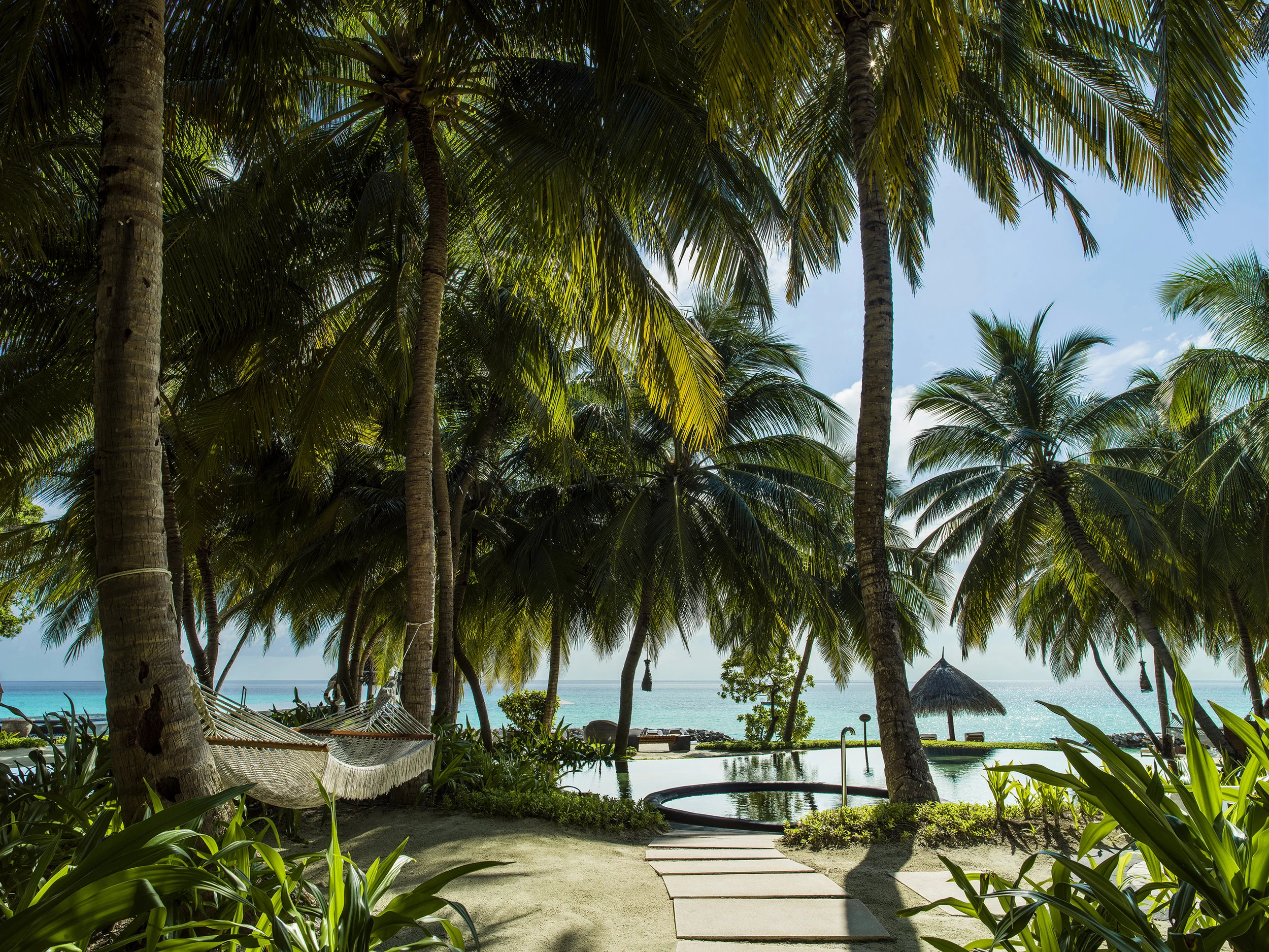 One&Only_ReethiRah_Pool_MainPool_01.jpg