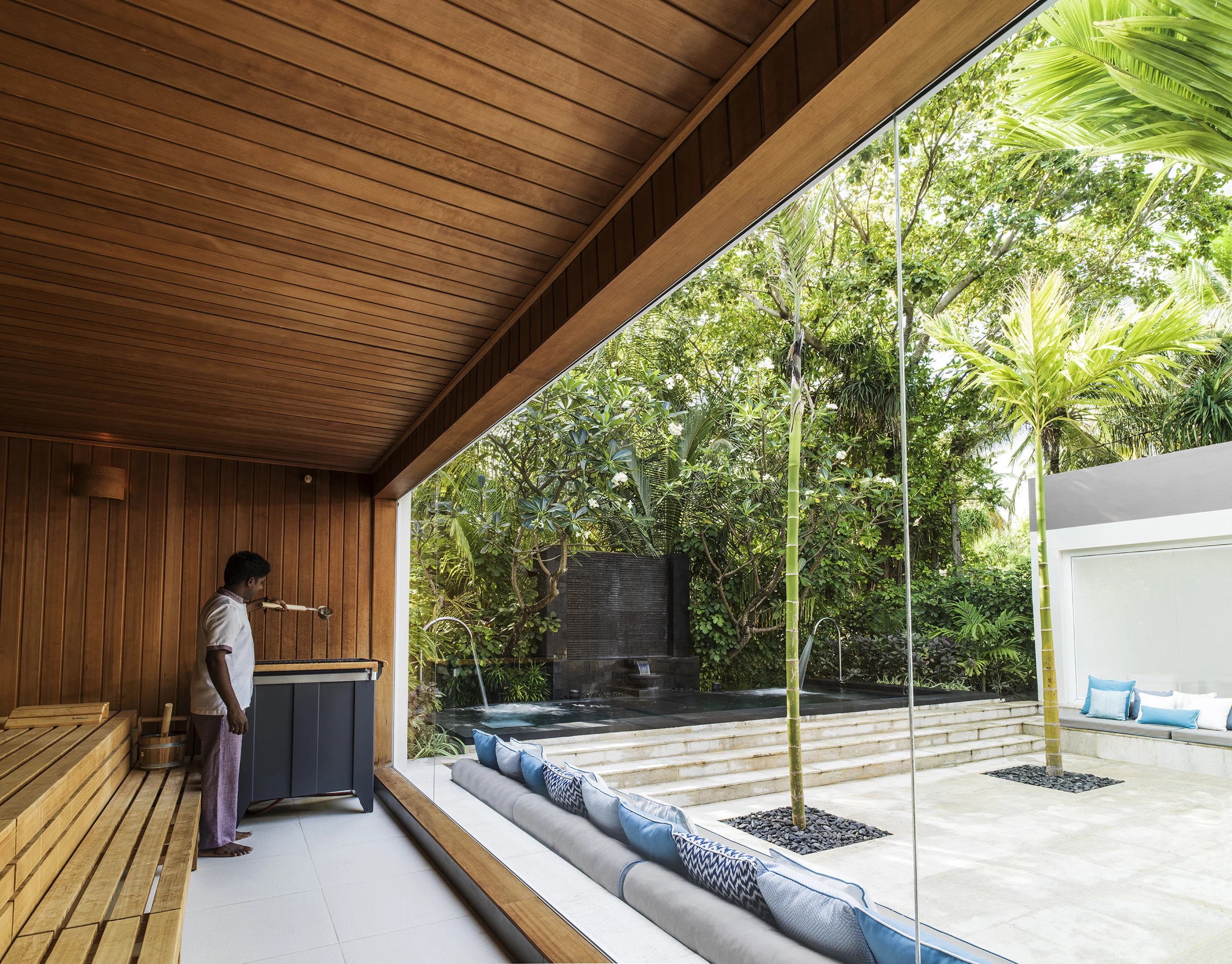One&Only_ReethiRah_Spa_0080_Person.jpg