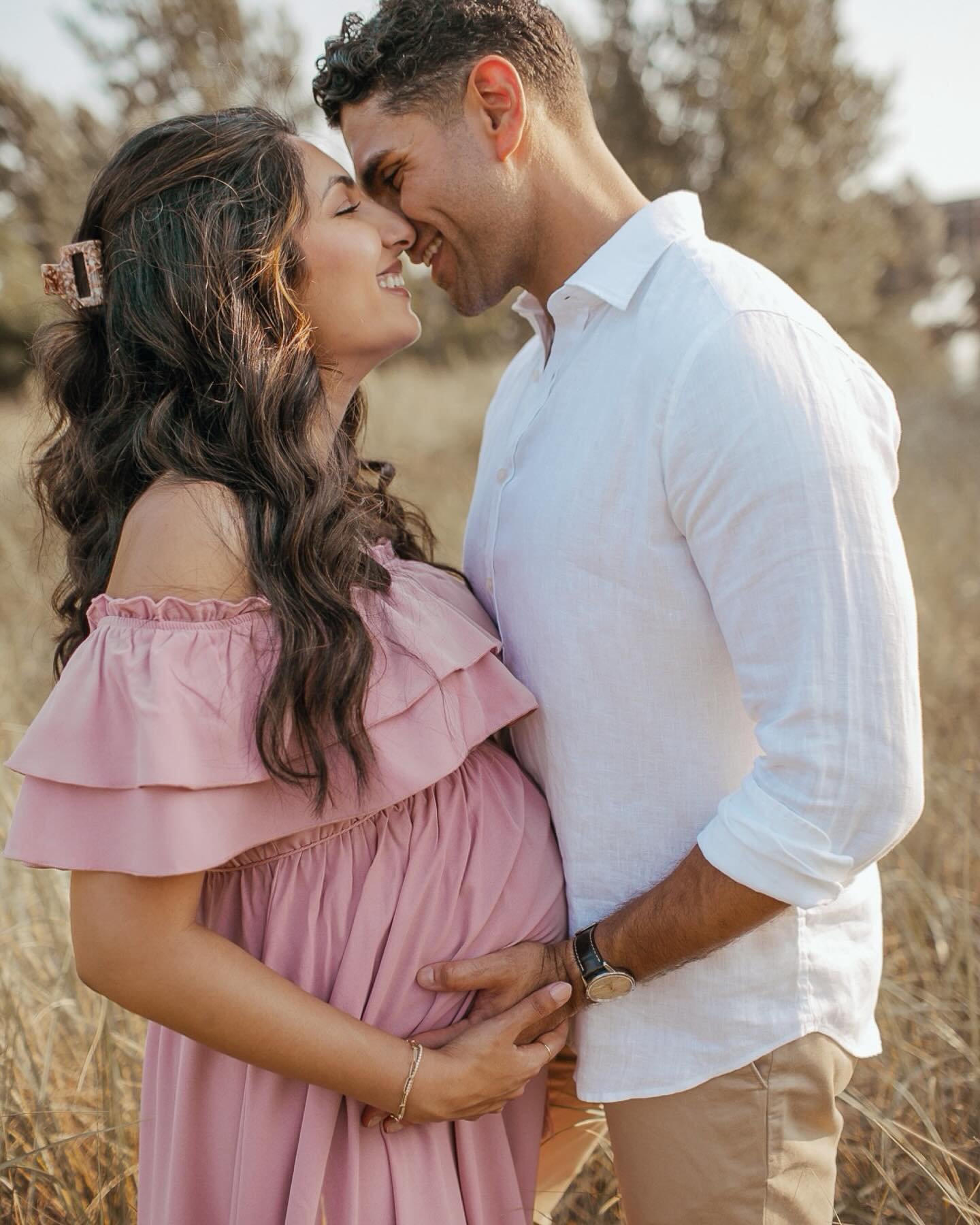Great expectations 💗  Congratulations Ray + Shaina!!
.
.
.
#maternityphotos  #bump  #burlingtonontario 
#torontonewborn #torontonewbornphotographer
#torontolifestylephotographer #torontofamilyphotographer 
#newborn #newbornphotography  #newbornphoto