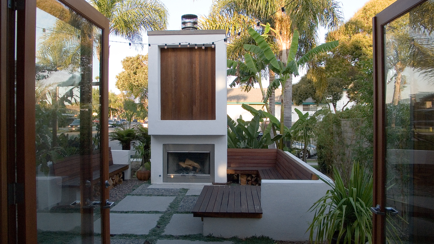 With the clients keen interest in entertaining guest curated art shows, AdamWheelerDesign created a flexible environment within the house by introducing an open space plan and enhancing seamless barriers between exterior and interior. 