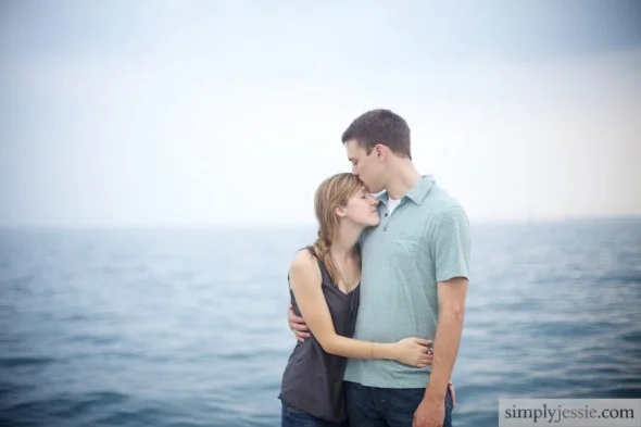 Engagement Sessioin by the lake