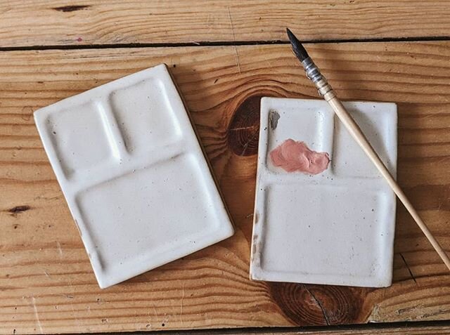 🎨 Handmade Ceramic Watercolour Palettes🎨
Tried my hand at ceramics awhile ago and obv had to make art supplies! Putting these offerings out there into the world and if you love em I definitely want make more once we can go out again.
. 
Handmade st