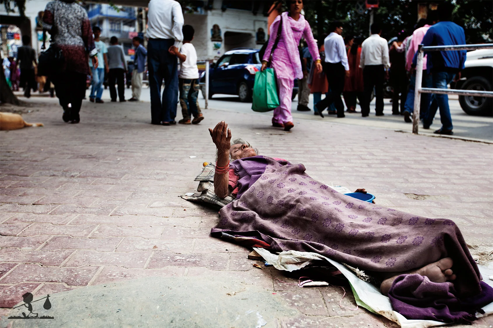 Mendicante_sdraiata.jpg