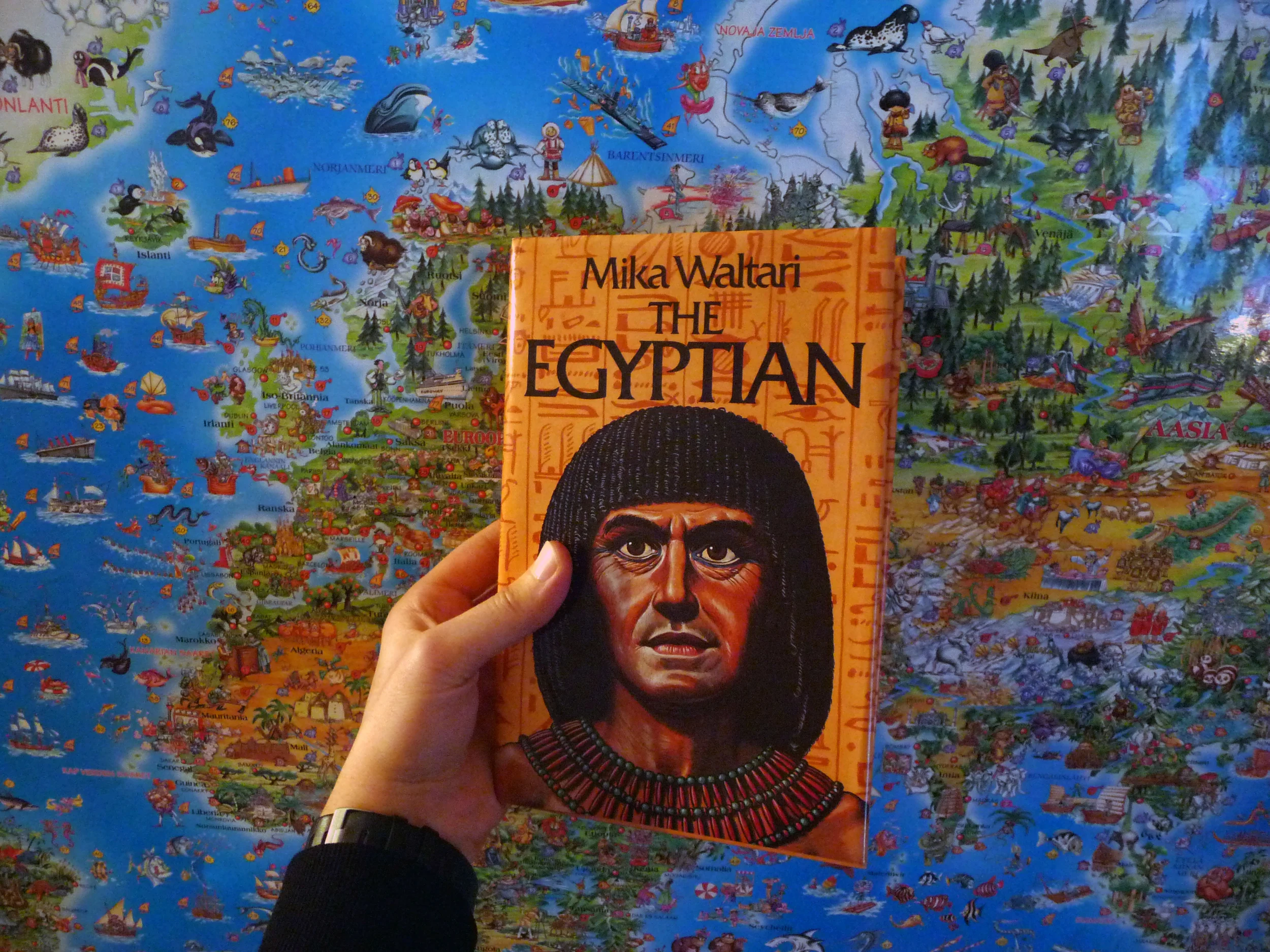 Sinuhe egyptiläinen on yksi maamme käännetyistä kirjoista.