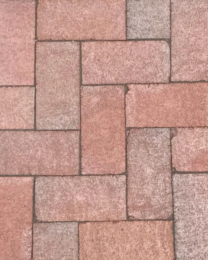 /
Walking while thinking:
Bricks huddle in a pattern,
they need each other.
/
#haiku #brick #bricks #patterns #walking #hartfordhasit #eeeee #hum #animation #shotoniphone #madeoniphone #oldstatehouse