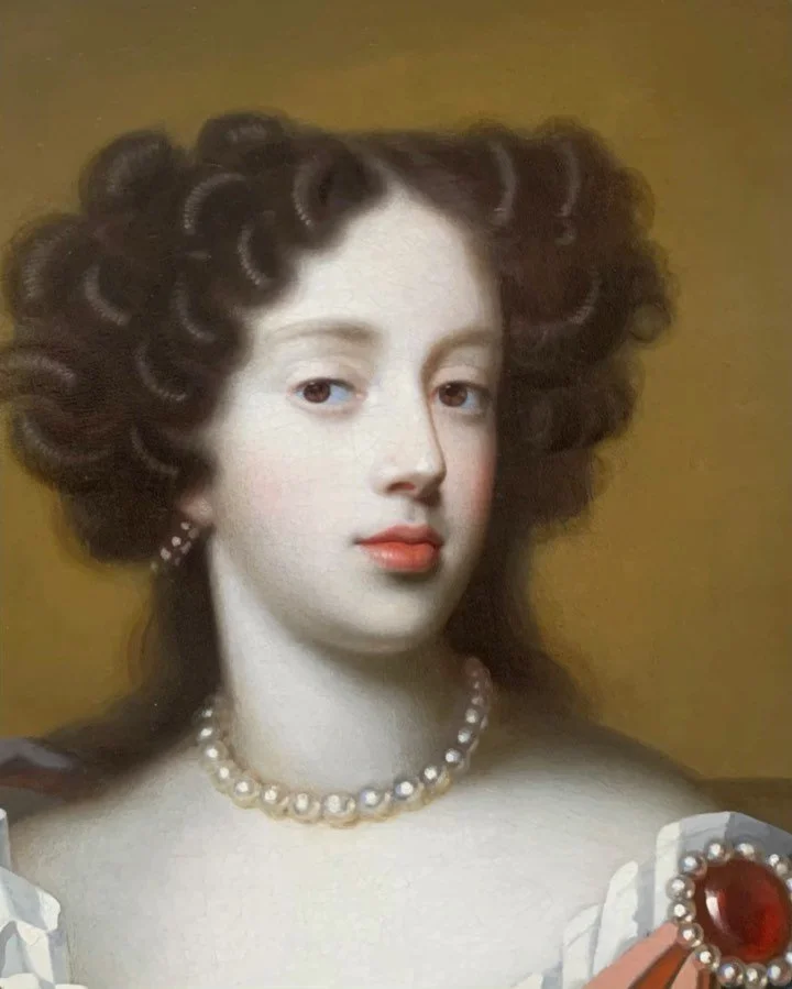 /
Looking at portraits,
yesterday&rsquo;s photographs.
Do they see me too?
/
@yalebritishart 
/
#dk_observing_artwork_series 
#dk_persistence_series 
/
#haiku #portraits #variousartists #eyes #painting #british #animation #stopmotion #shotoniphone #m