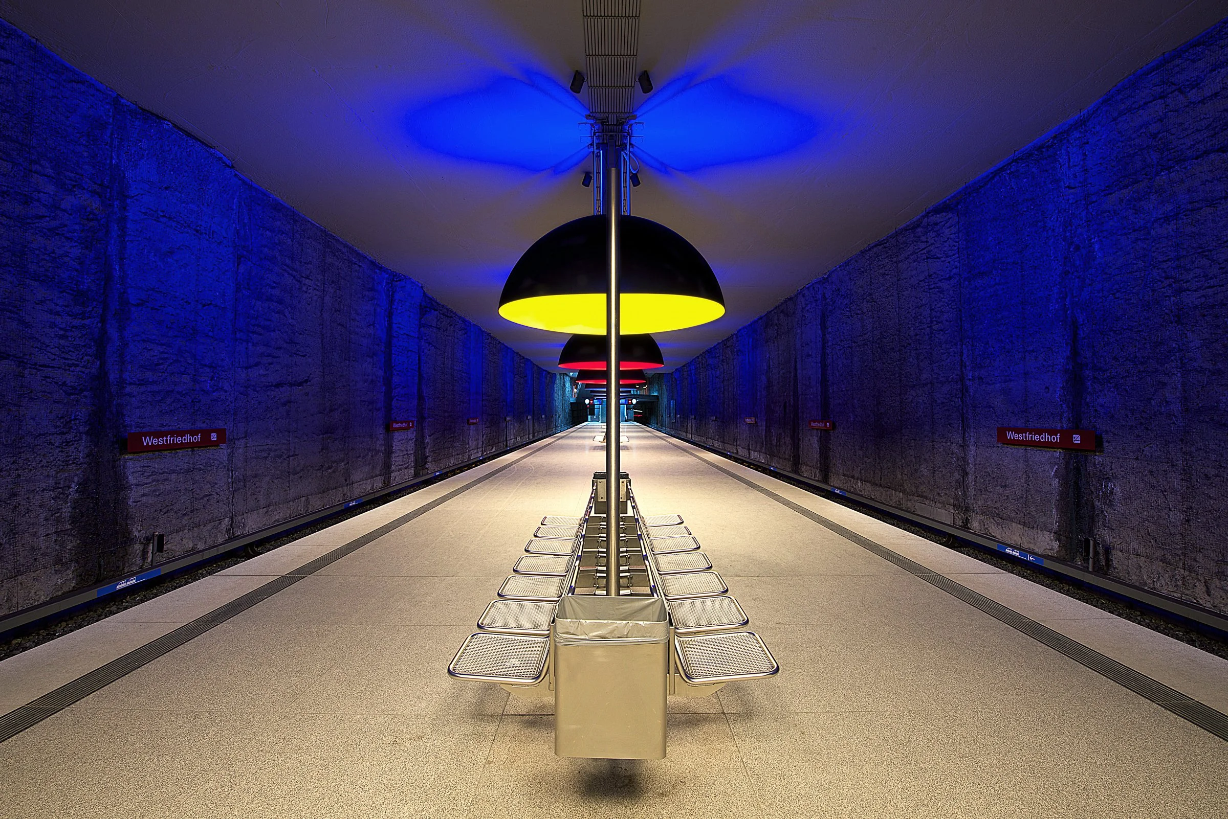 Westfriedhof, Dome Light Station