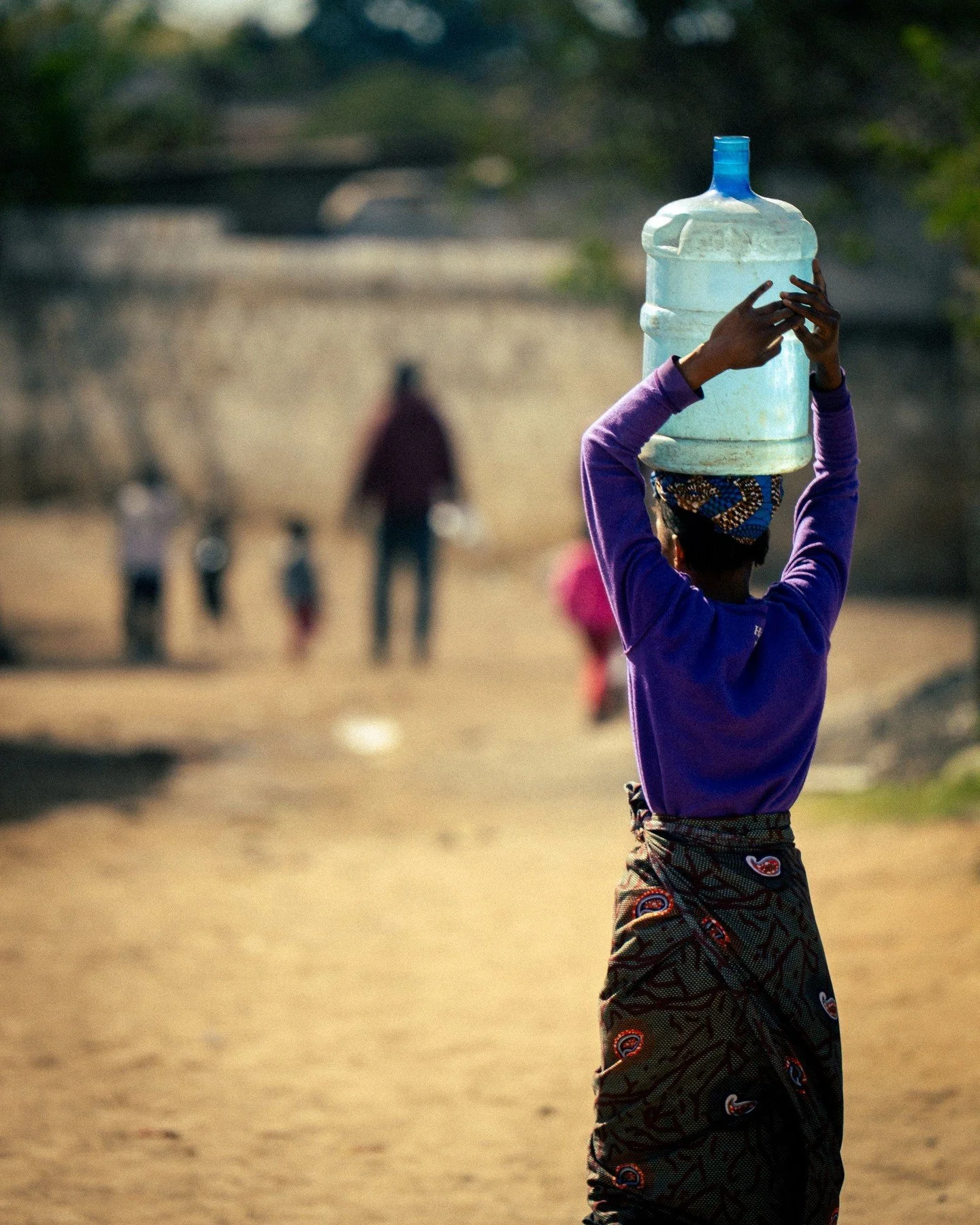 I took SOOOO many photos while in @Africa (over 17,000), so I'm back to posting them...
#cleanwater #africa #wanderlust #streetphotography
Tree of Life Village near Lusaka at least has a deep well with clean water (now) - many villages don't. These w