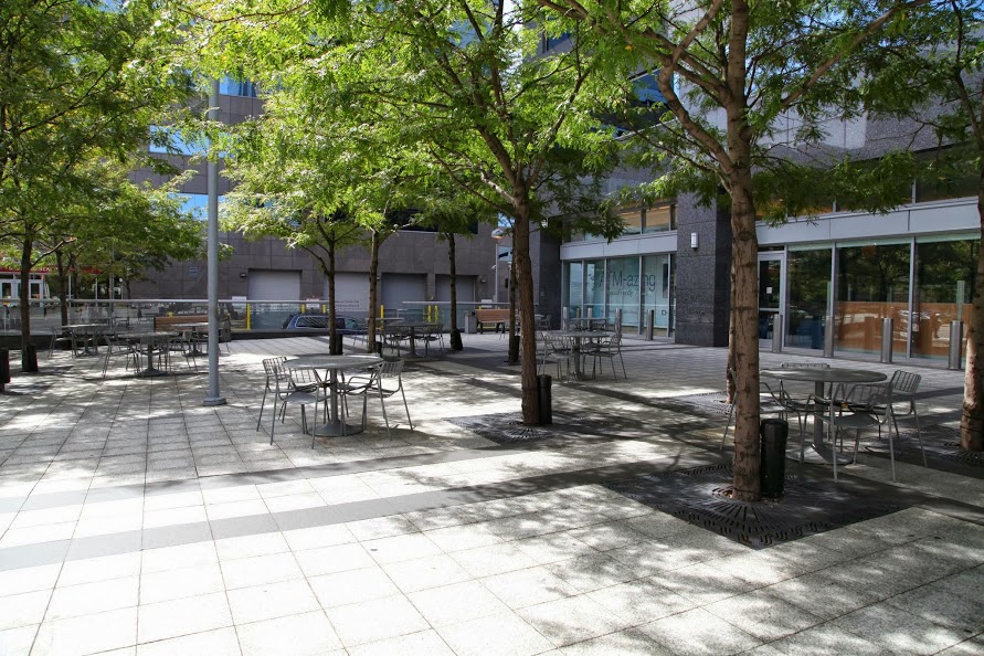 seating on a plaza.JPG