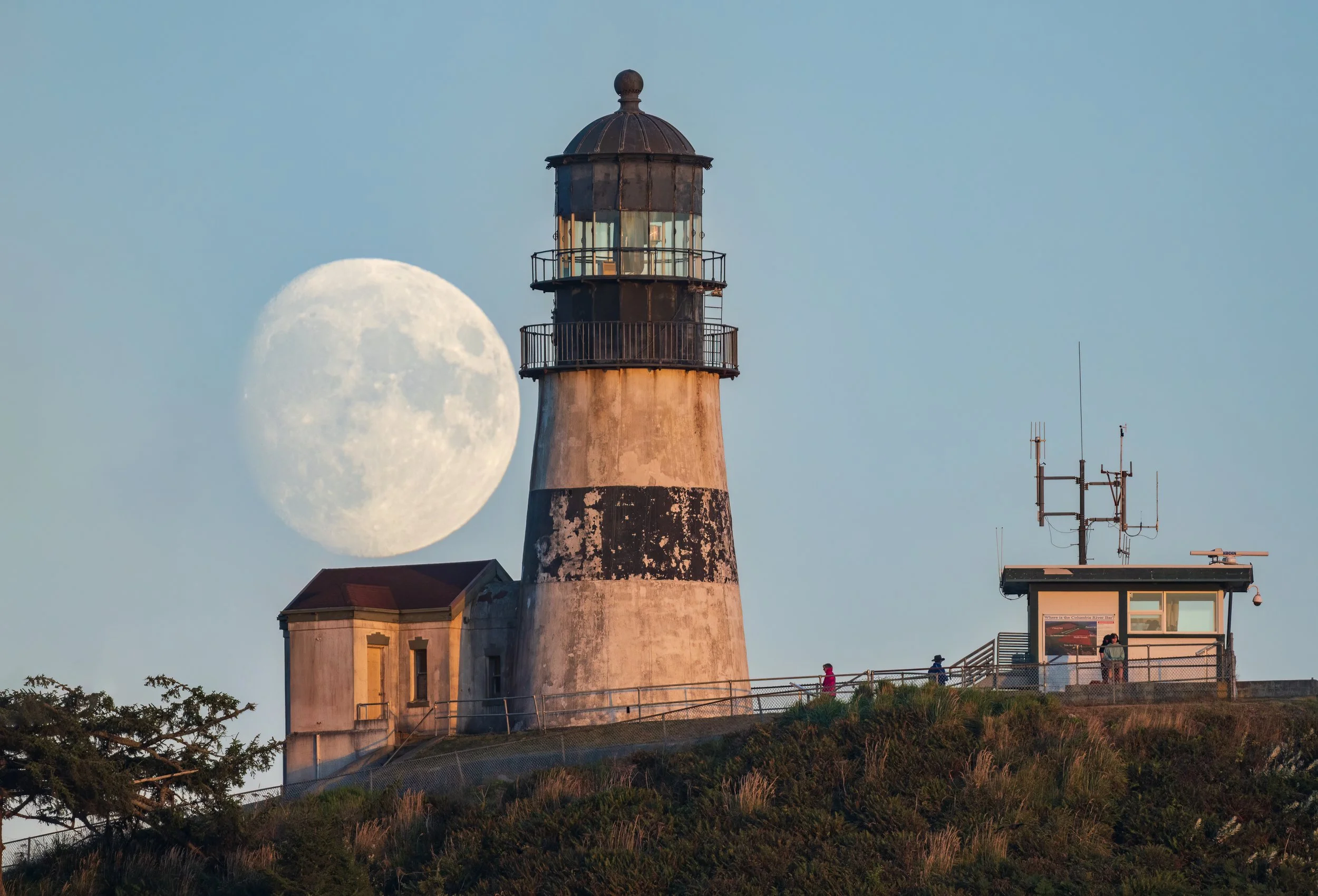 2022 09 07 Cape Disappointment Moonrise 92%_DSC0243-Edit-Edit.jpg