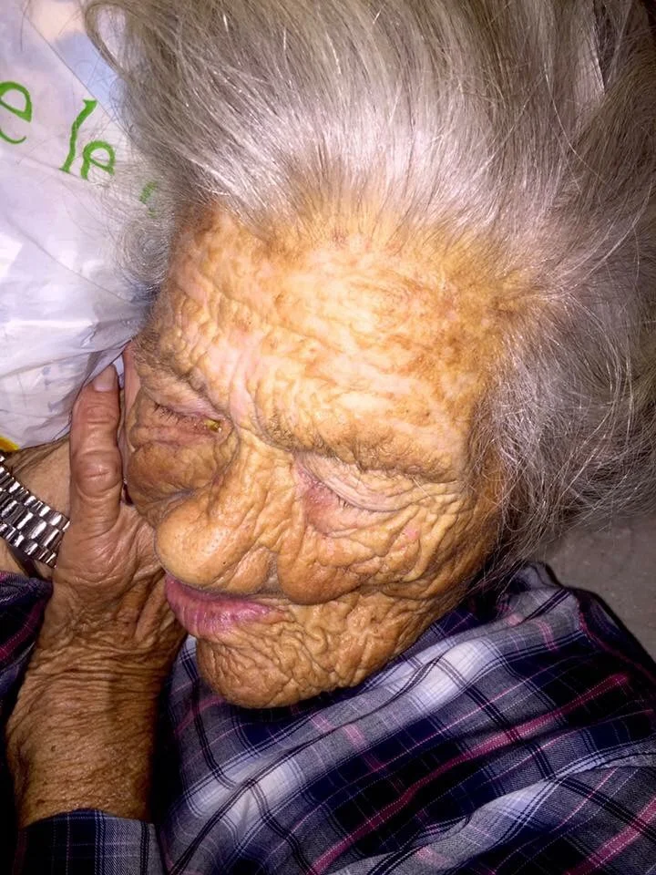 The old lady sleeping